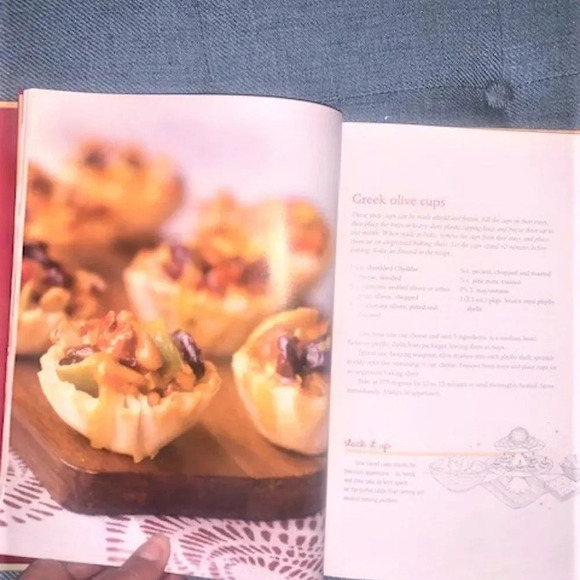 Family Favorite‎ Recipes cookbook - Picture 5 of 5
